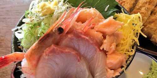2018/5/3 大宮市場-市場食堂「海ぼうず」で「本日の魚がし3色丼と三元豚ローストンカツ」セット