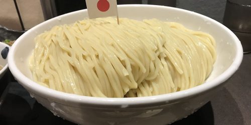 2020/2/26 三ツ矢堂製麺 大森店で「月見納豆つけめん(極盛り)」
